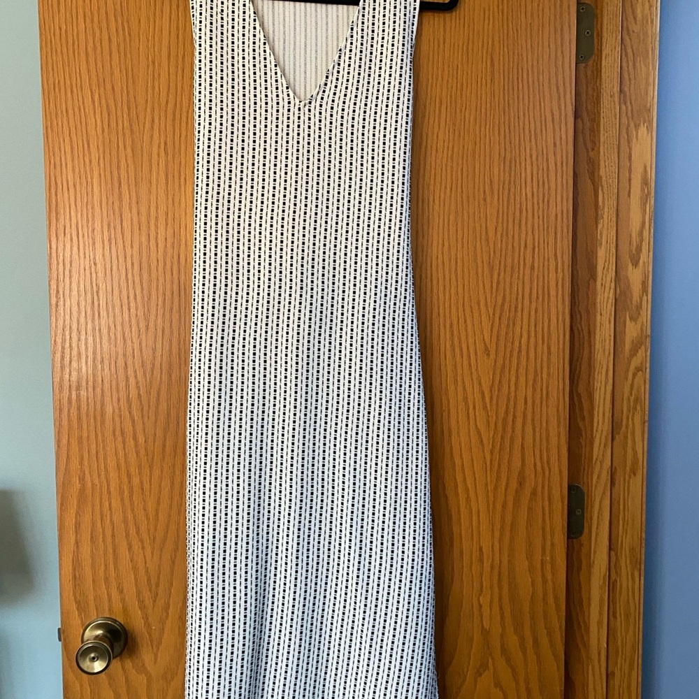 Ann Taylor Black and White Sleeveless V-Neck Maxi Dress